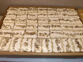 نوقا پر مغز با شیره انگور بسته 600 گرمی(70درصد مغز )